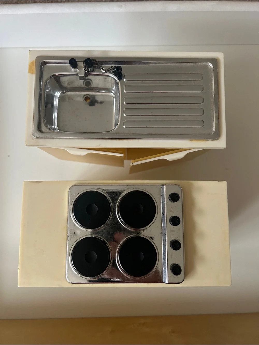 Vintage Marx Sindy Kitchen Sink #1246 & Stove Range #1238 1970s